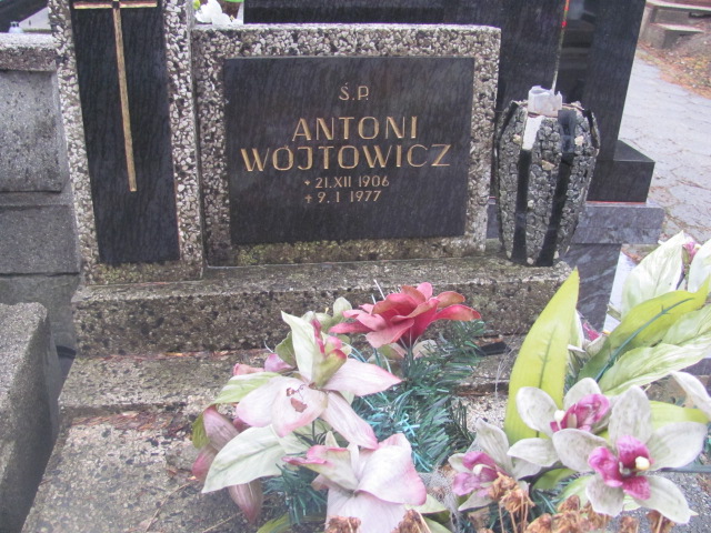 Antoni Wójtowicz 1906 Bielsko-Biała katedra - Grobonet - Wyszukiwarka osób pochowanych