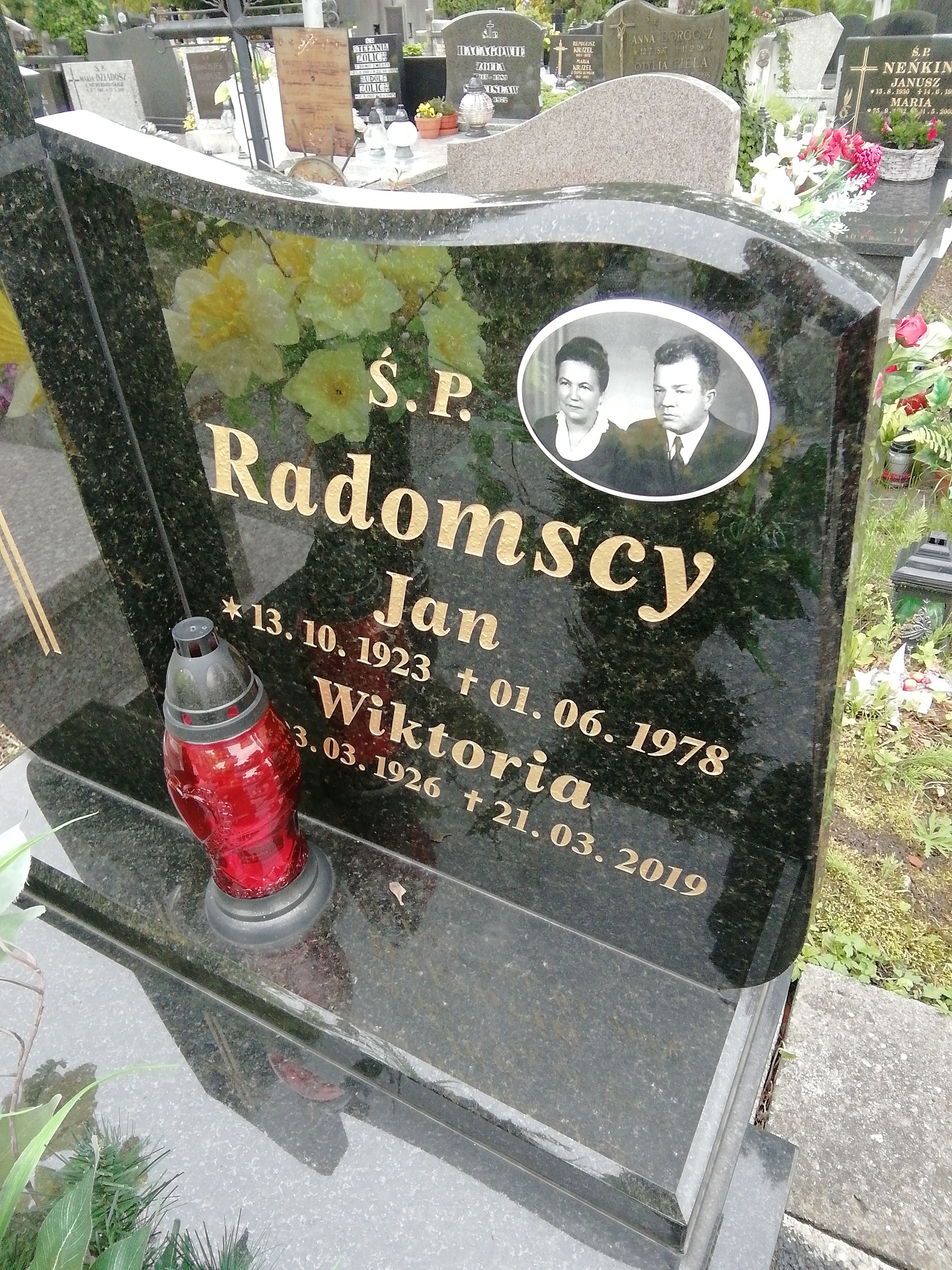 Grób Wiktoria Radomska